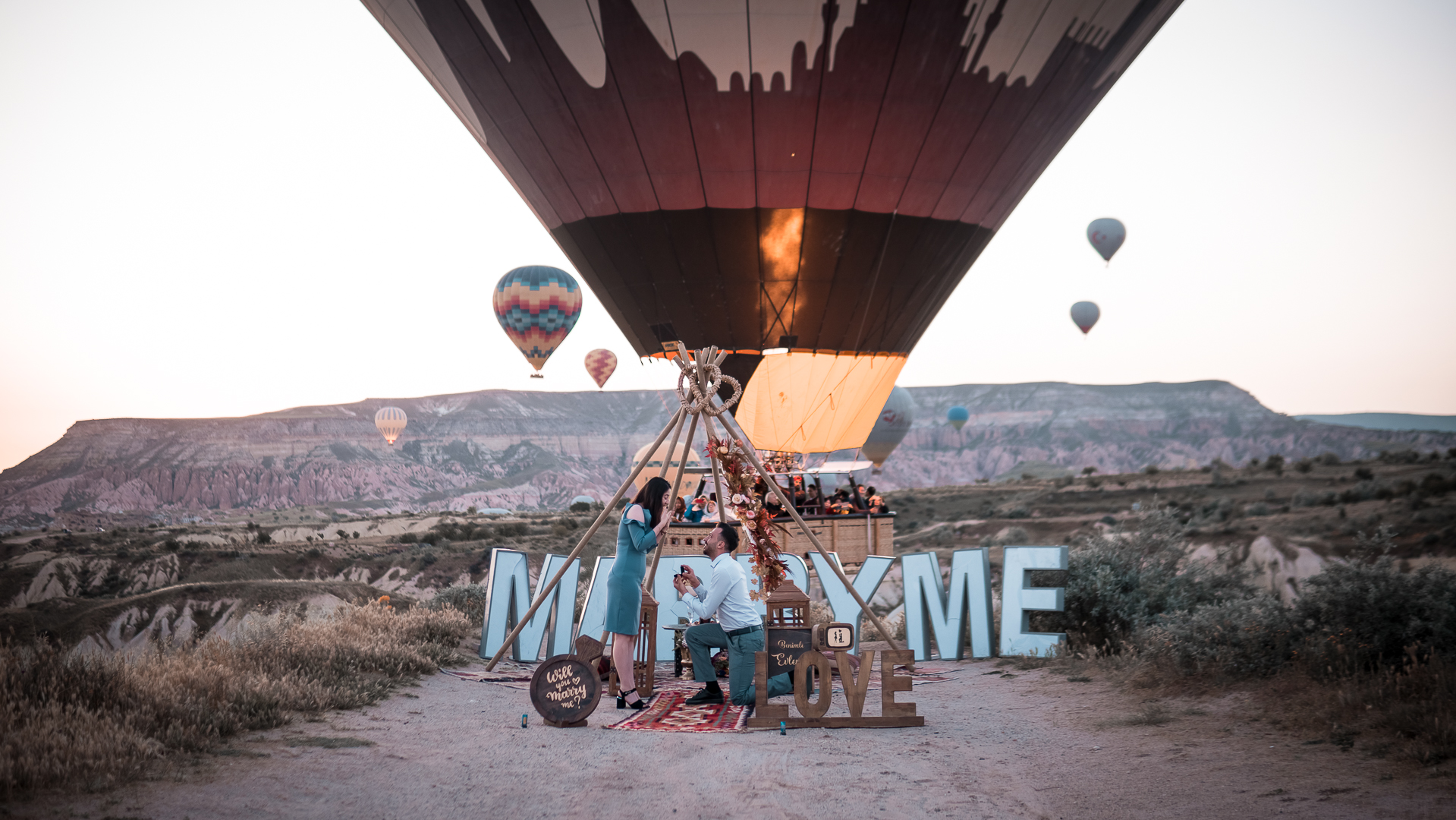 Kapadokya'da romantik bir evlilik teklifi